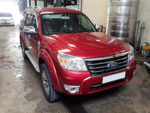 Cần bán xe ford Everest 7 chỗ máy dầu màu đỏ đô 2012